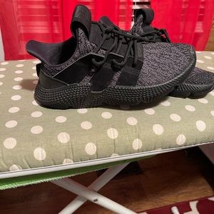 Adidas black/grey sneakers